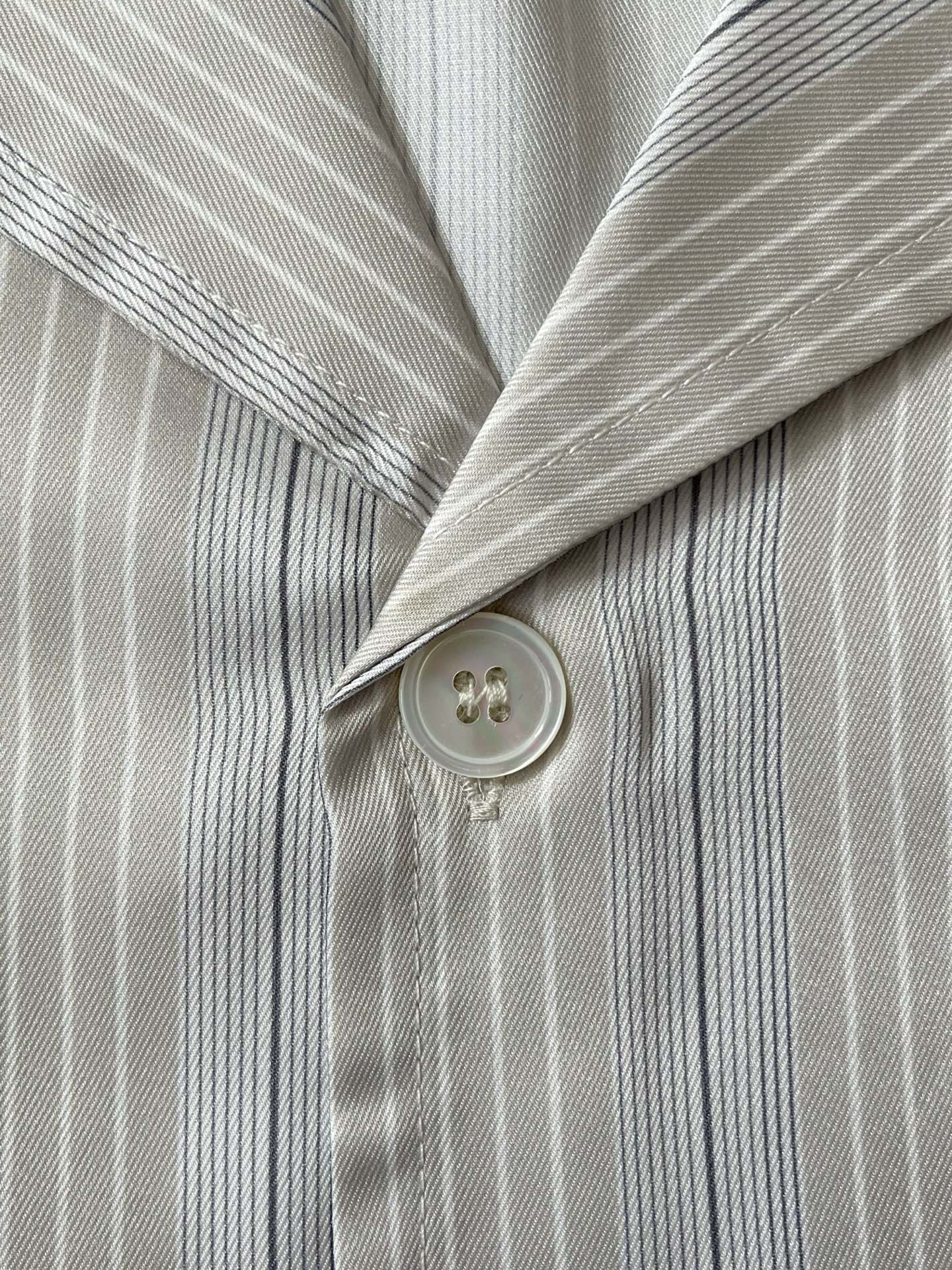 Zegna 灰调竖条纹古巴领真丝长袖衬衫