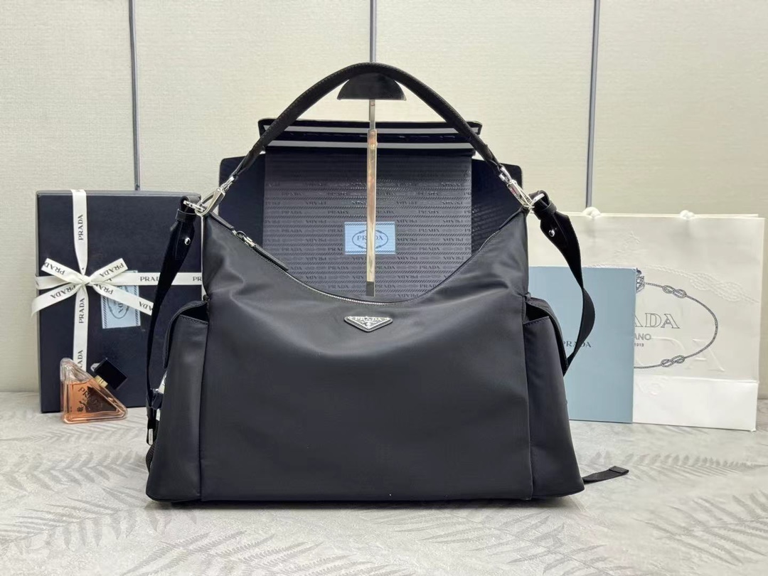 尼龙布银扣2VH204探索包