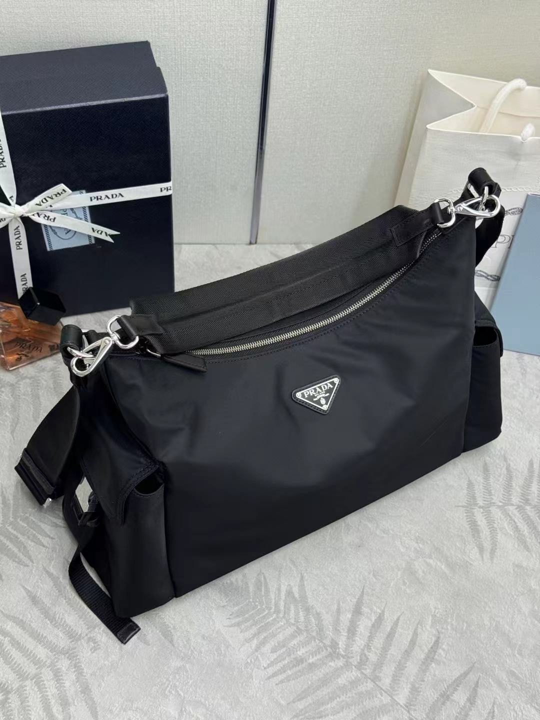 尼龙布银扣2VH204探索包